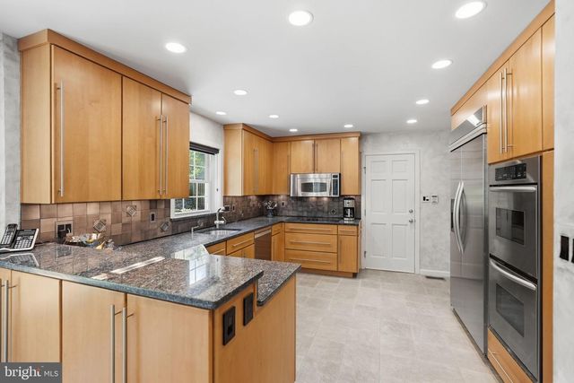 7556 PEPPERELL DR, Bethesda, MD 20817