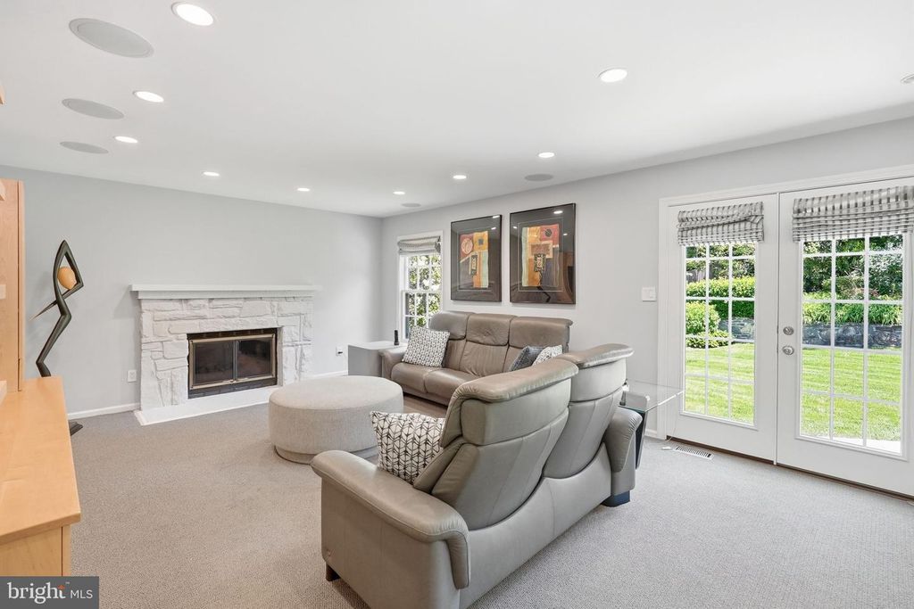 Image 14 of property listing at 7556 PEPPERELL DR, Bethesda, MD 20817