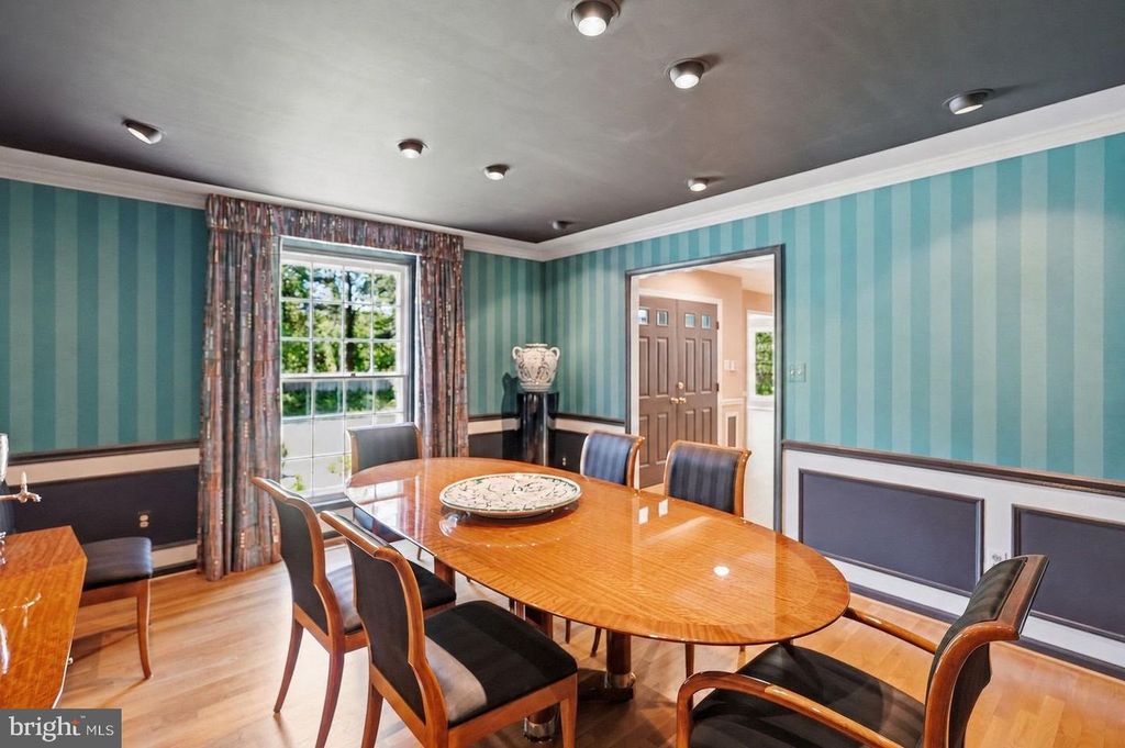Image 19 of property listing at 7556 PEPPERELL DR, Bethesda, MD 20817