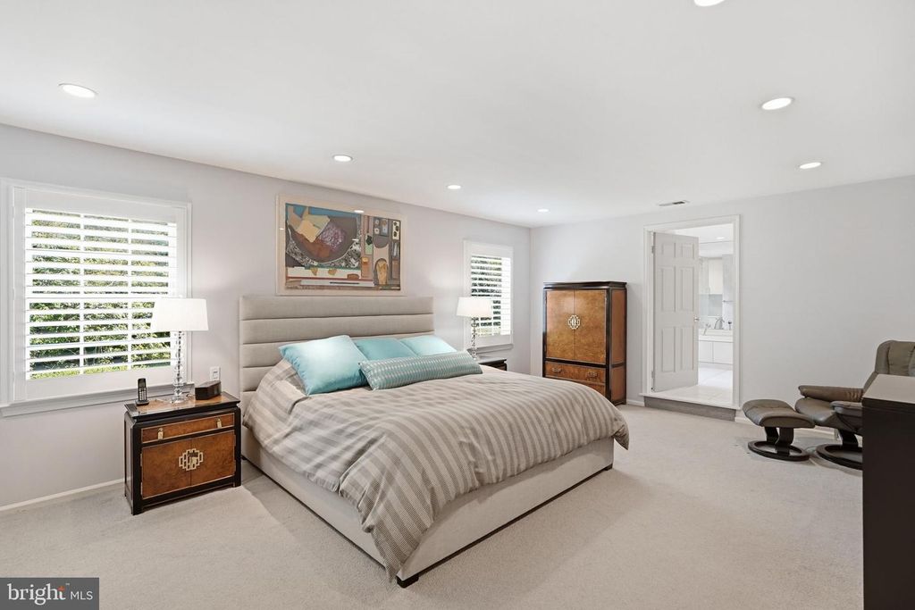 Image 21 of property listing at 7556 PEPPERELL DR, Bethesda, MD 20817