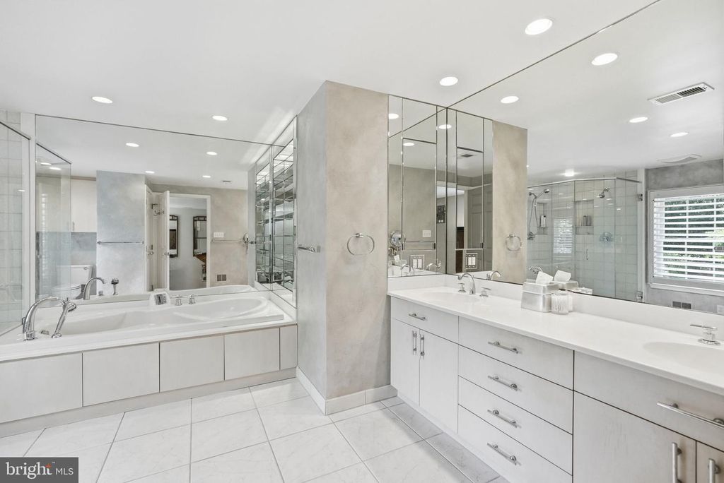 Image 23 of property listing at 7556 PEPPERELL DR, Bethesda, MD 20817