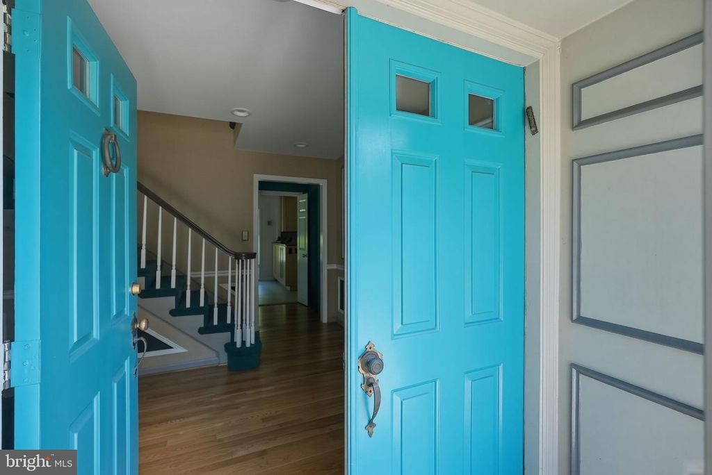 Image 3 of property listing at 7556 PEPPERELL DR, Bethesda, MD 20817