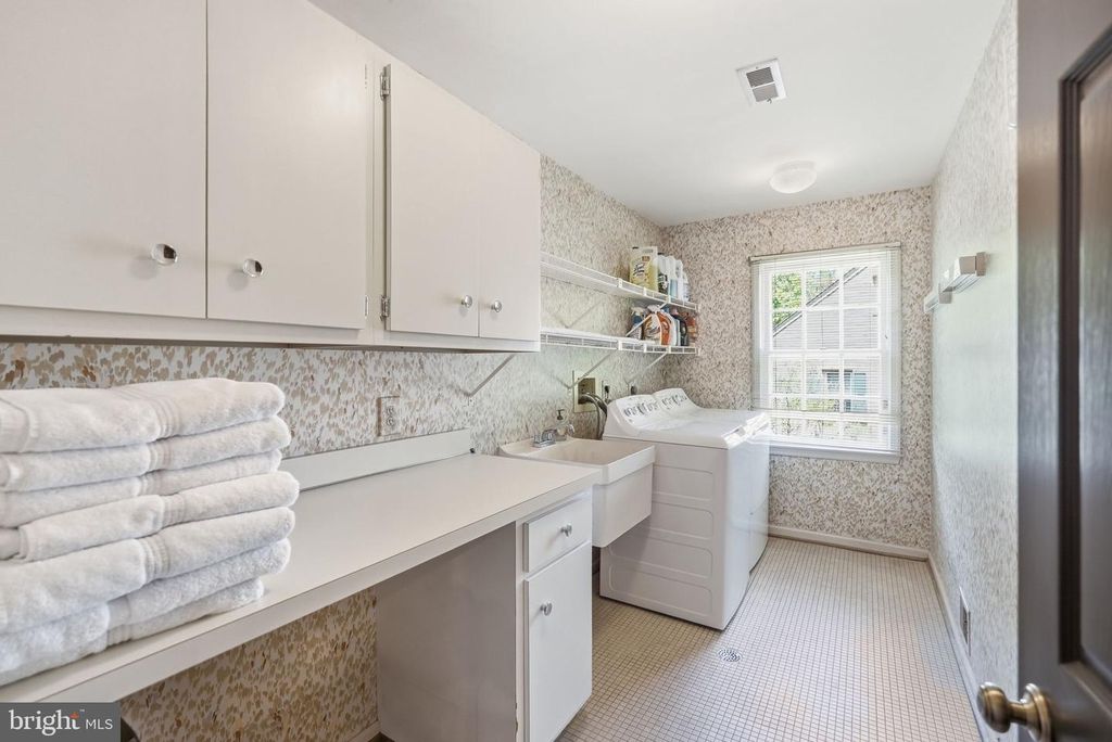 Image 31 of property listing at 7556 PEPPERELL DR, Bethesda, MD 20817