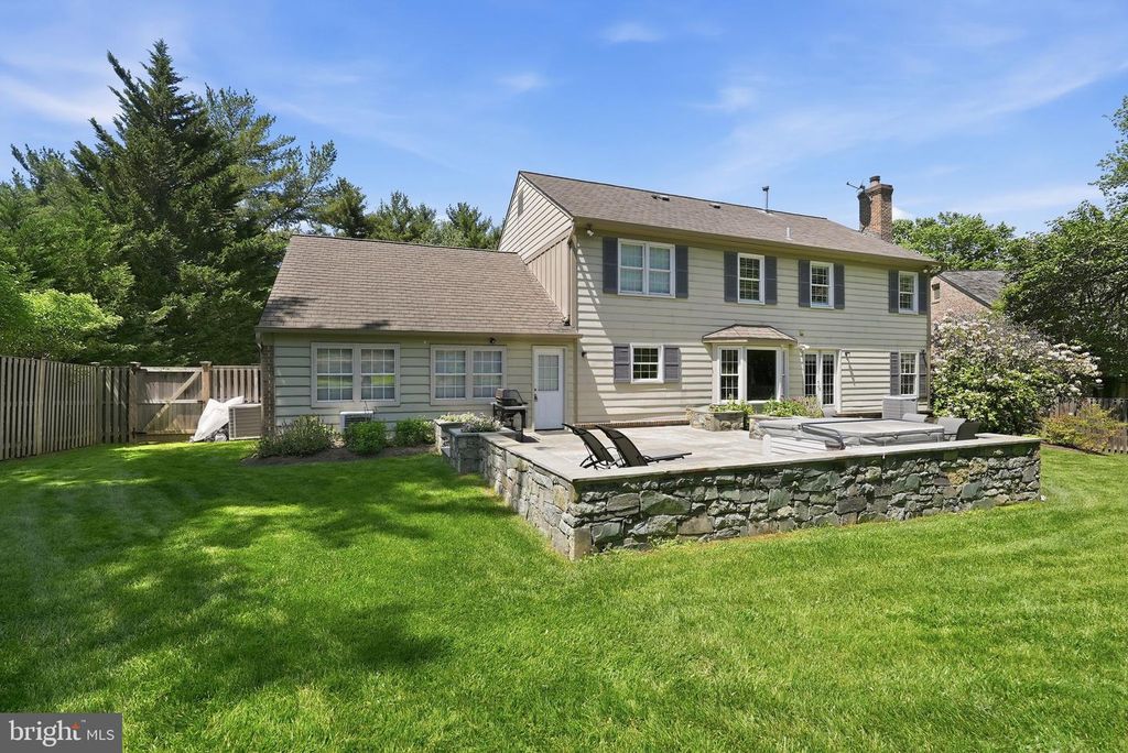 Image 38 of property listing at 7556 PEPPERELL DR, Bethesda, MD 20817
