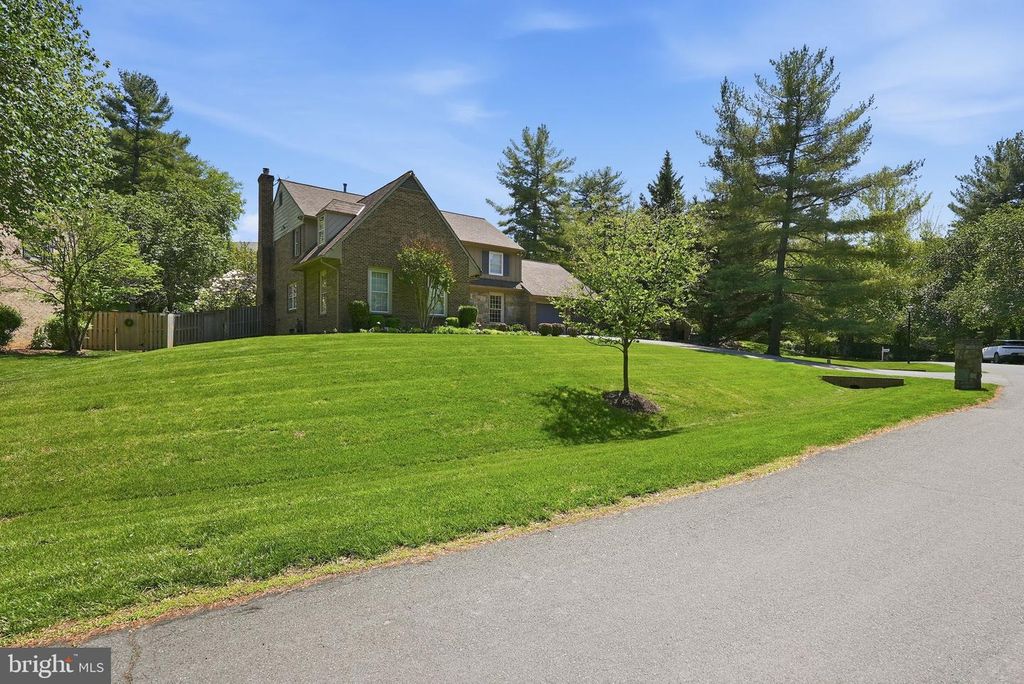 Image 44 of property listing at 7556 PEPPERELL DR, Bethesda, MD 20817