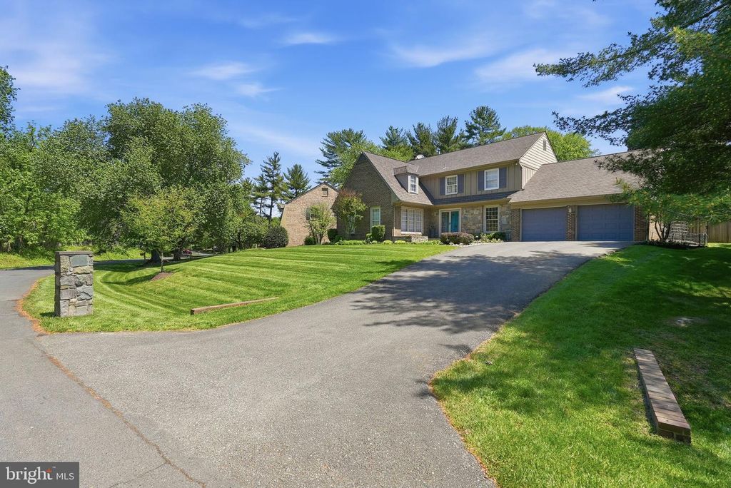 Image 45 of property listing at 7556 PEPPERELL DR, Bethesda, MD 20817