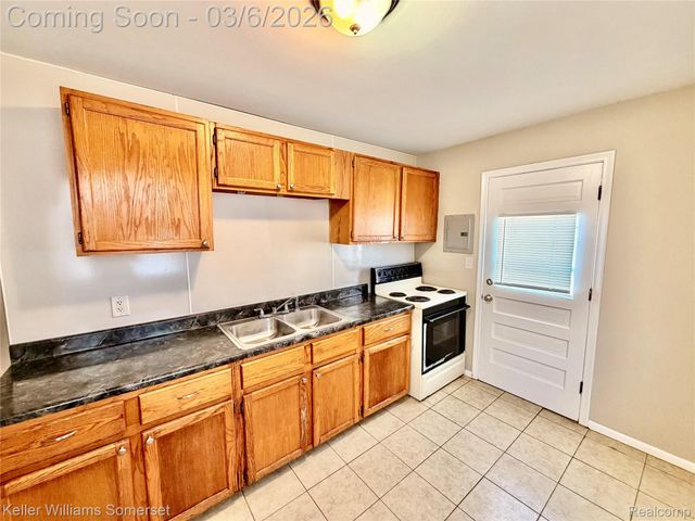 12753 Georgiana Avenue, Warren, MI 48089