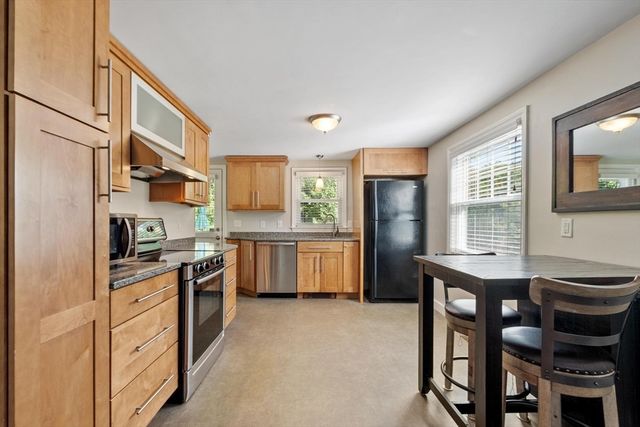 68 Oak Hill Rd, Westford, MA 01886