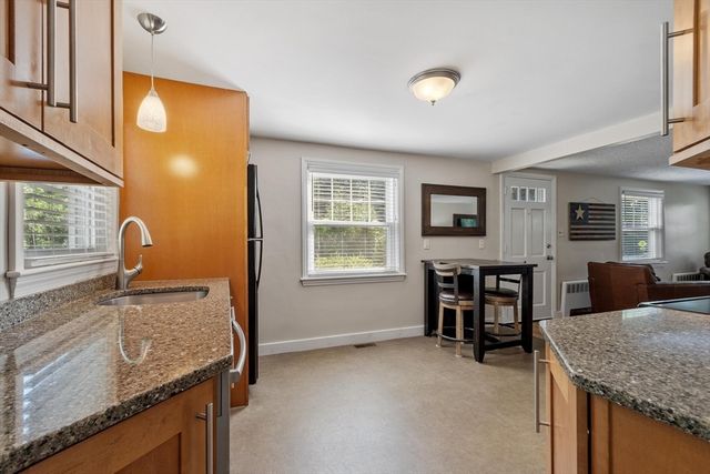 68 Oak Hill Rd, Westford, MA 01886