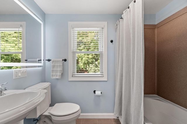 68 Oak Hill Rd, Westford, MA 01886