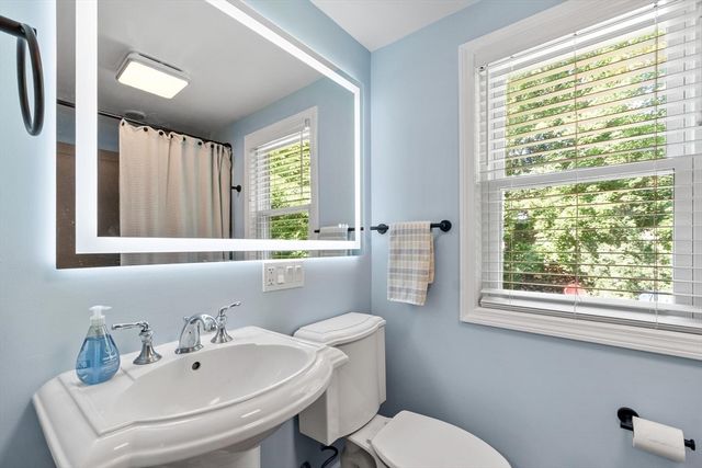68 Oak Hill Rd, Westford, MA 01886