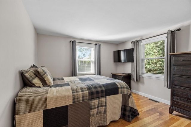 68 Oak Hill Rd, Westford, MA 01886
