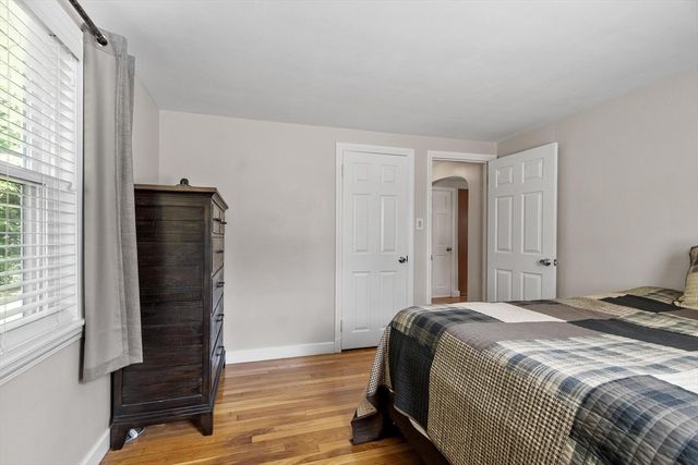 68 Oak Hill Rd, Westford, MA 01886