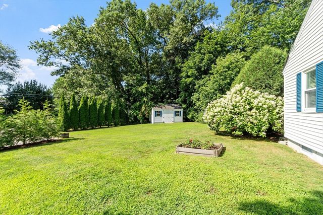 68 Oak Hill Rd, Westford, MA 01886