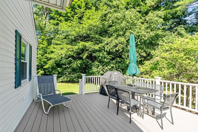 68 Oak Hill Rd, Westford, MA 01886
