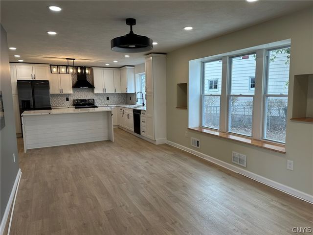 100 Sherbourne Road, Syracuse, NY 13224