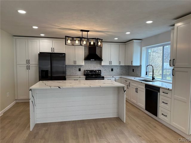 100 Sherbourne Road, Syracuse, NY 13224