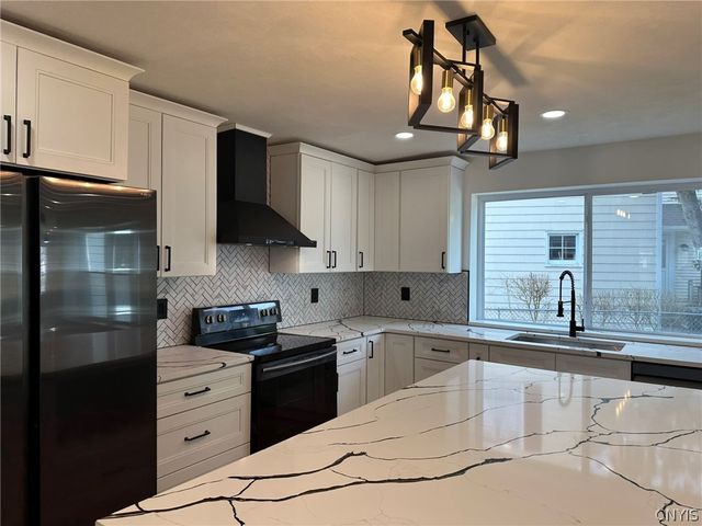 100 Sherbourne Road, Syracuse, NY 13224