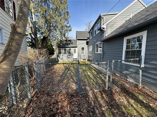 100 Sherbourne Road, Syracuse, NY 13224