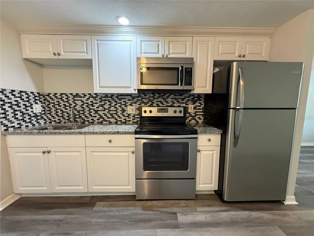 350 ELMSTREET COURT B, Englewood, FL 34223