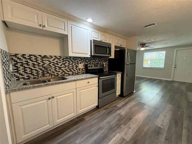 350 ELMSTREET COURT B, Englewood, FL 34223