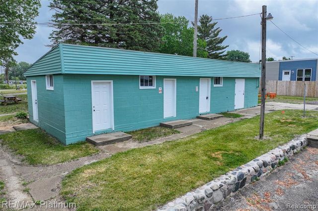 27 Sunset Lane, Fenton, MI 48430