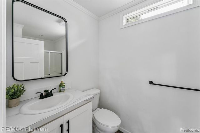 27 Sunset Lane, Fenton, MI 48430