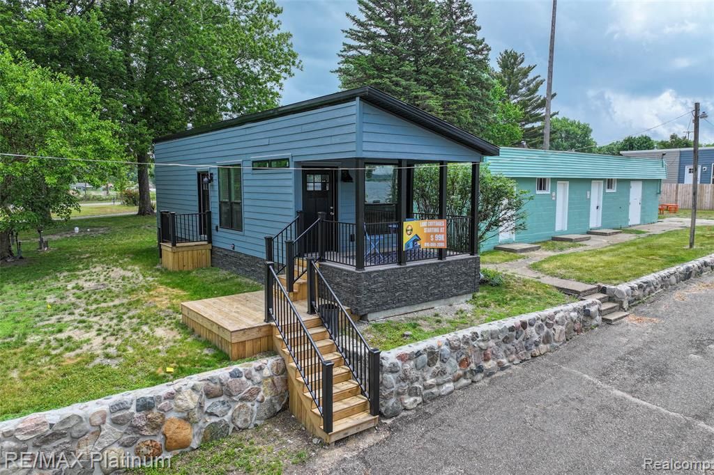 27 Sunset Lane, Fenton, MI 48430