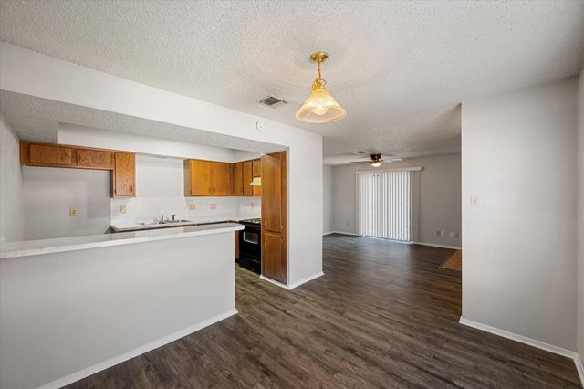 406 E Denton Drive 36, Euless, TX 76039