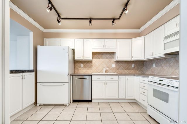 1551 Larimer Street 2002, Denver, CO 80202