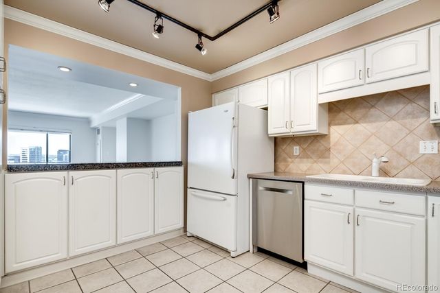 1551 Larimer Street 2002, Denver, CO 80202