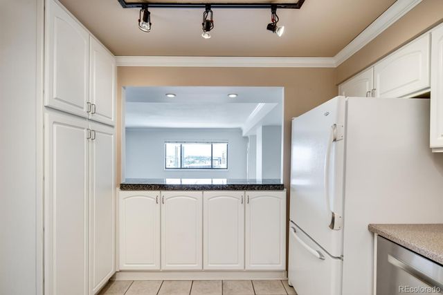 1551 Larimer Street 2002, Denver, CO 80202