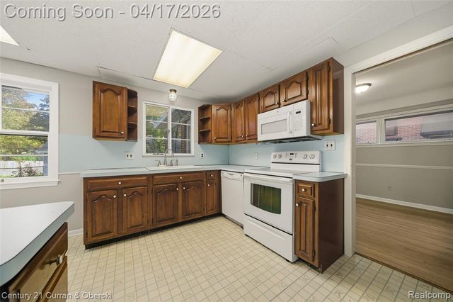 1028 Edgewood Drive, Royal Oak, MI 48067