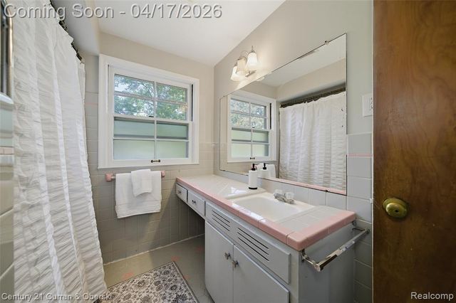 1028 Edgewood Drive, Royal Oak, MI 48067