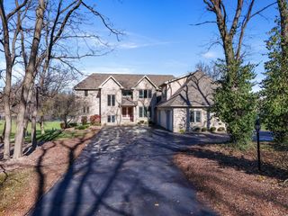 145 Shorewood Drive, Valparaiso, IN 46385
