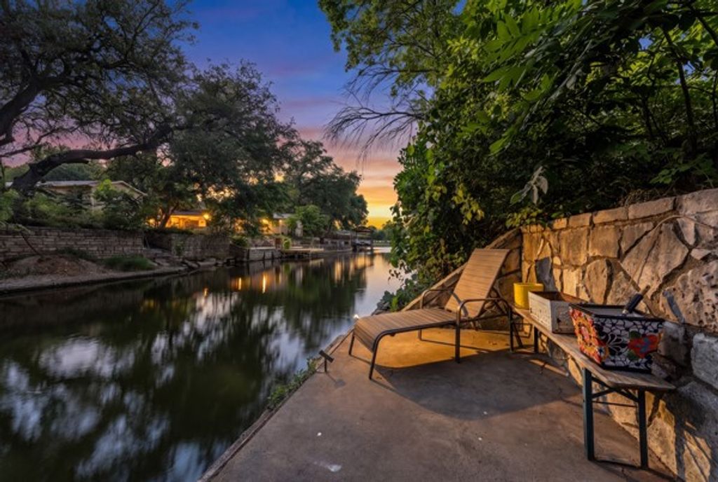 3810 Silver Creek Court, Granbury, TX 76048