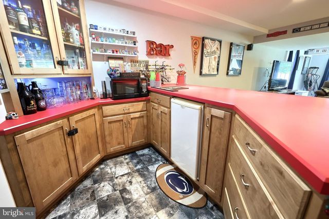 4220 PEACH ORCHARD HOLW, York, PA 17402