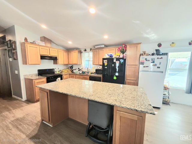 257 Mary Kay Lane, Bakersfield, CA 93308