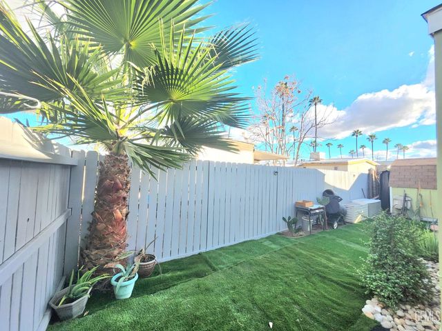 257 Mary Kay Lane, Bakersfield, CA 93308