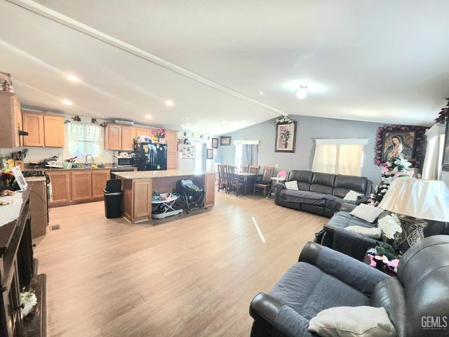 257 Mary Kay Lane, Bakersfield, CA 93308