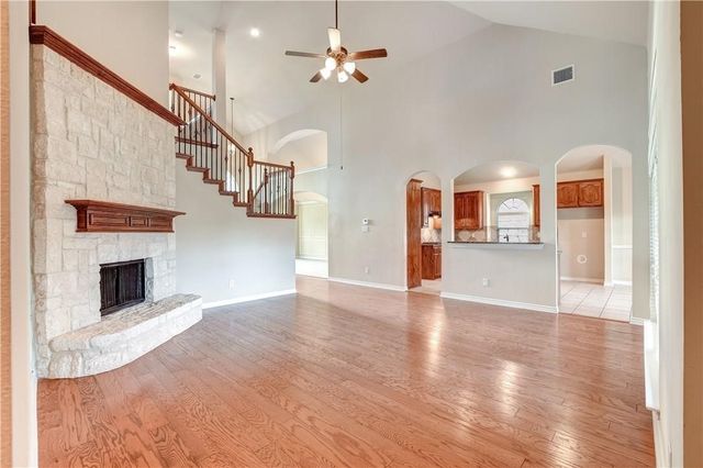 304 Wisteria Way, Red Oak, TX 75154