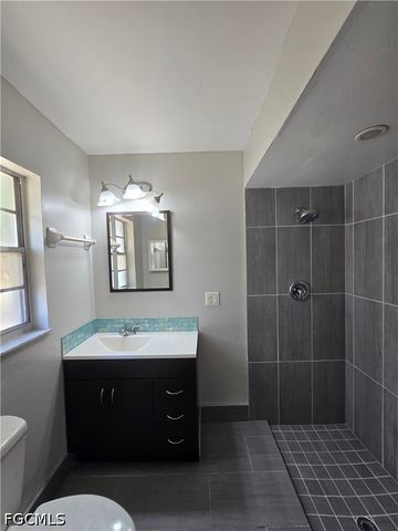 702 SE 47th ST 4, Cape Coral, FL 33904