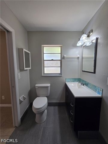 702 SE 47th ST 4, Cape Coral, FL 33904