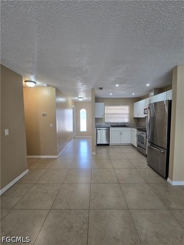 702 SE 47th ST 4, Cape Coral, FL 33904