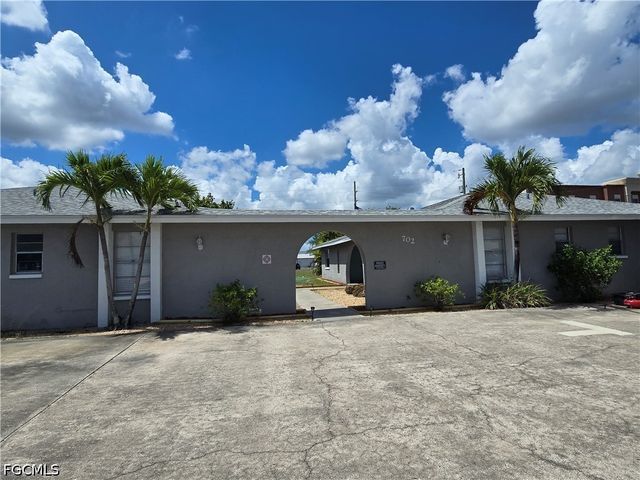 702 SE 47th ST 4, Cape Coral, FL 33904