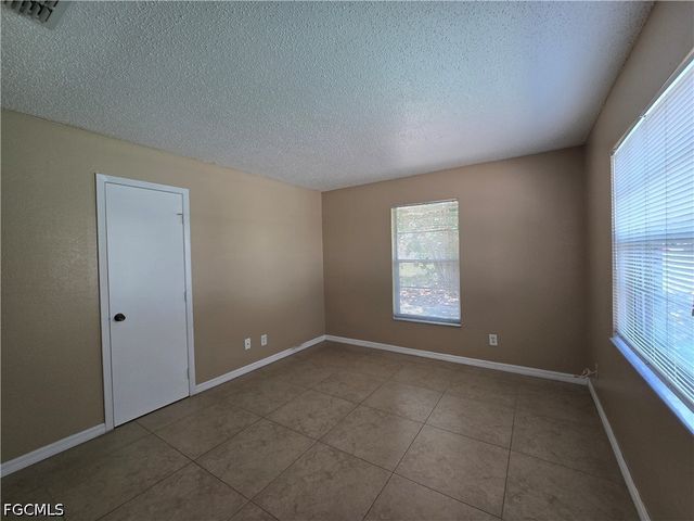 702 SE 47th ST 4, Cape Coral, FL 33904