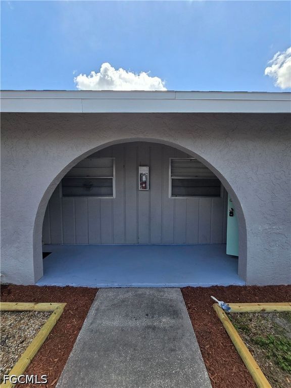 702 SE 47th ST 4, Cape Coral, FL 33904
