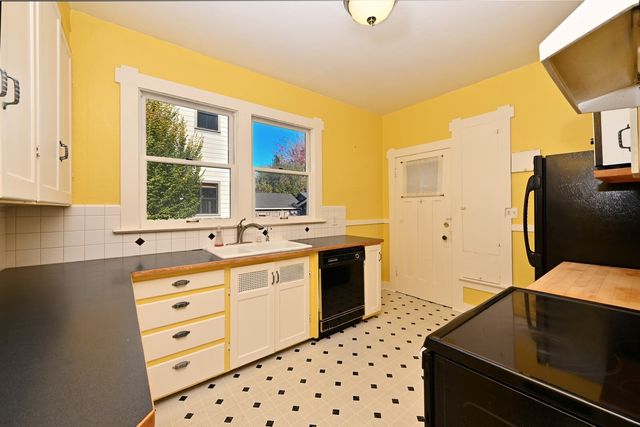 5818 7th Avenue NW, Seattle, WA 98107