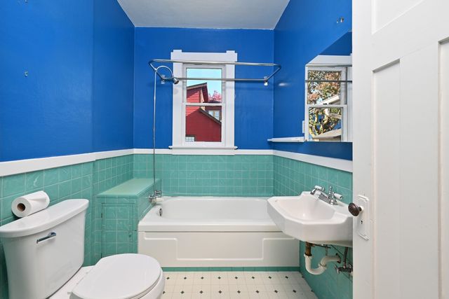 5818 7th Avenue NW, Seattle, WA 98107