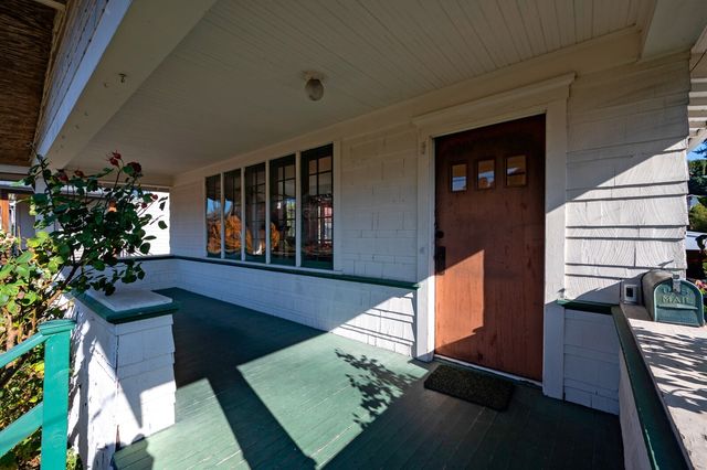 5818 7th Avenue NW, Seattle, WA 98107
